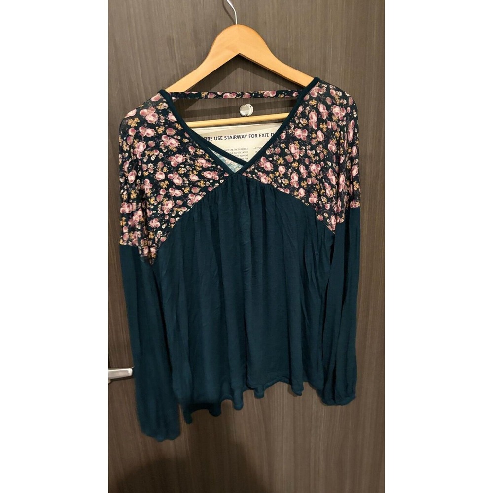 Maurices Blouse Top Womens XL Black Rayon Stretch Floral Pleated V-Neck Pullover